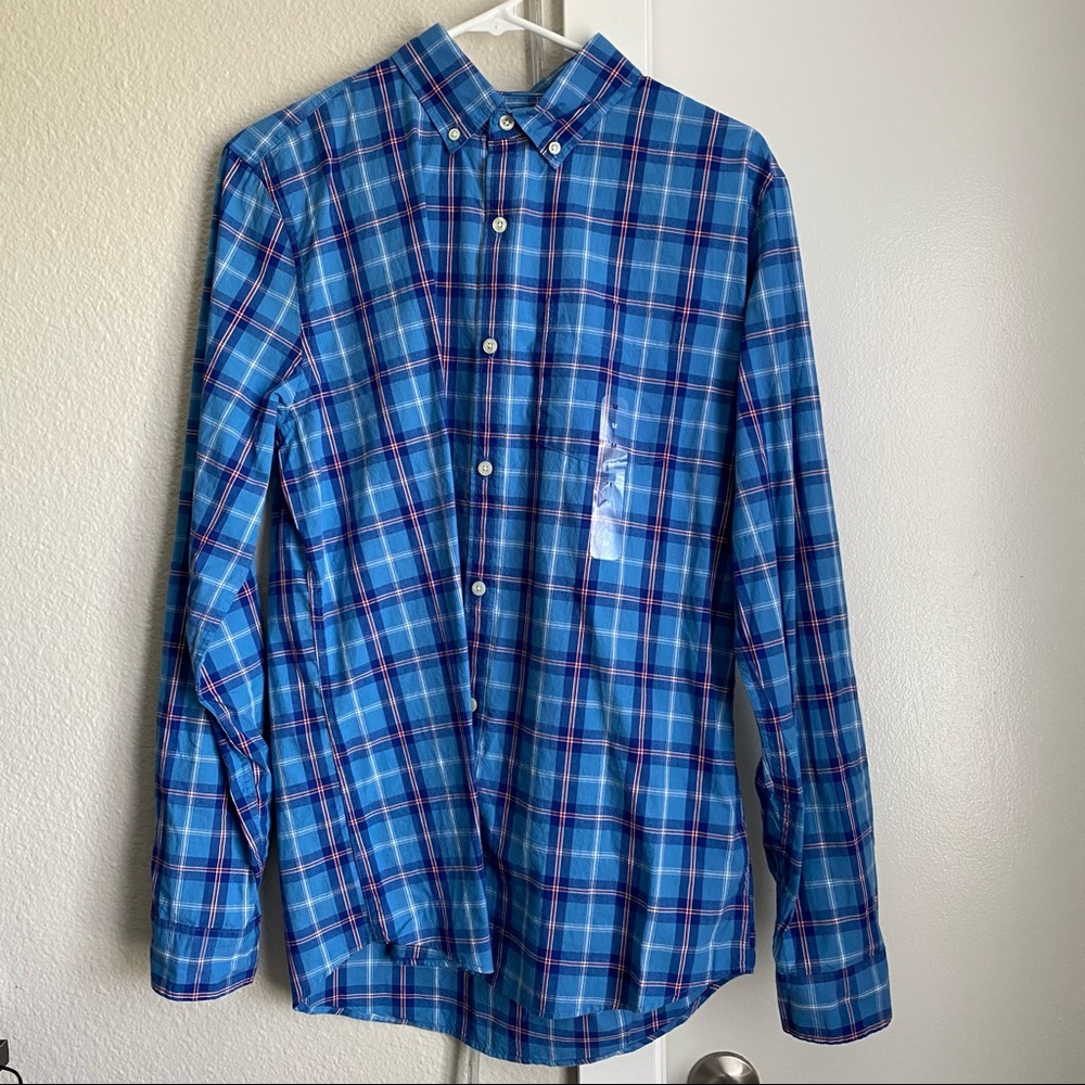 NWT Men’s Medium GAP Button Down Shirt